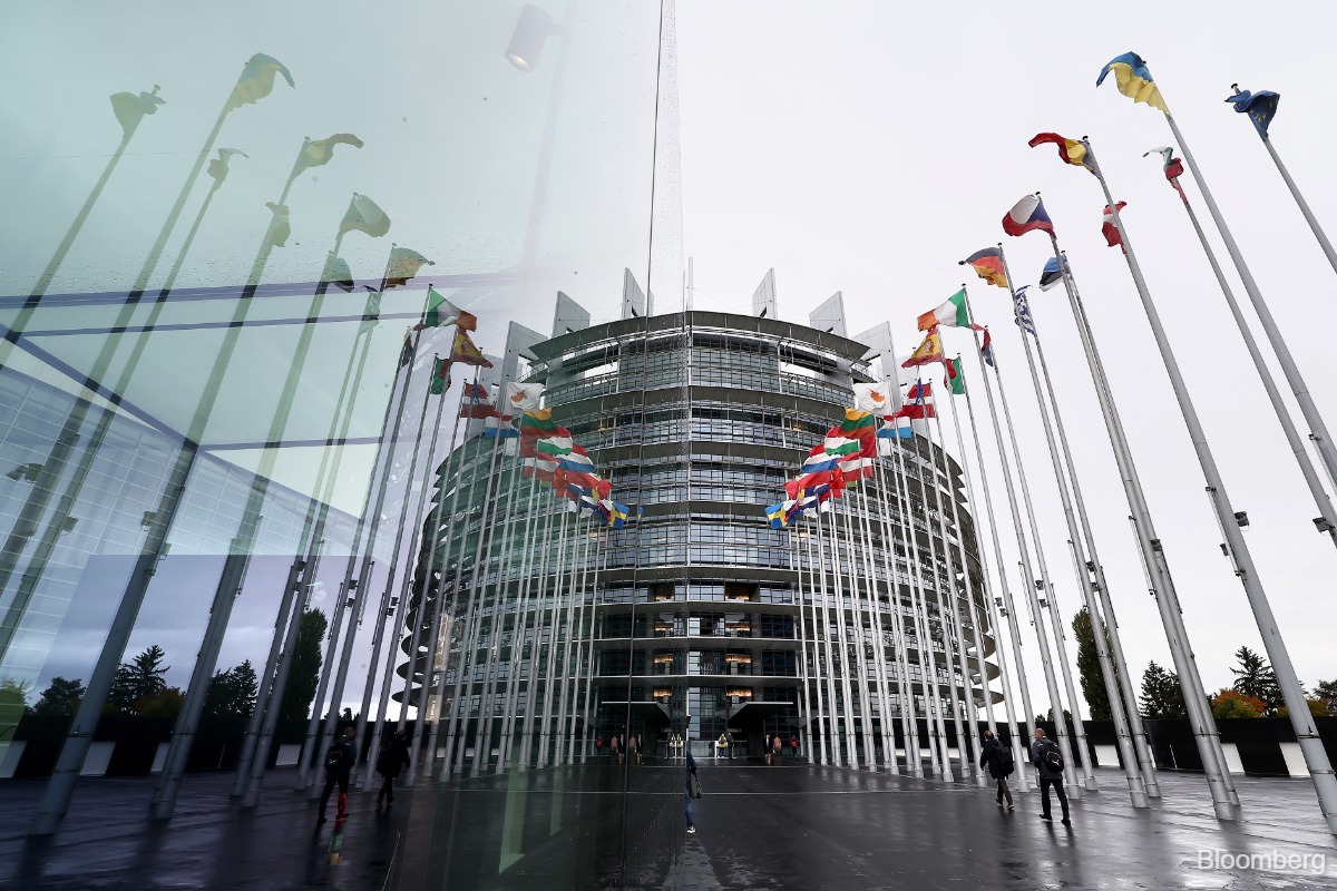 European Parliament backs online and offline digital euro